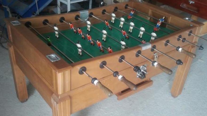 Una mesa del tradicional juego de futbolín. // FDV