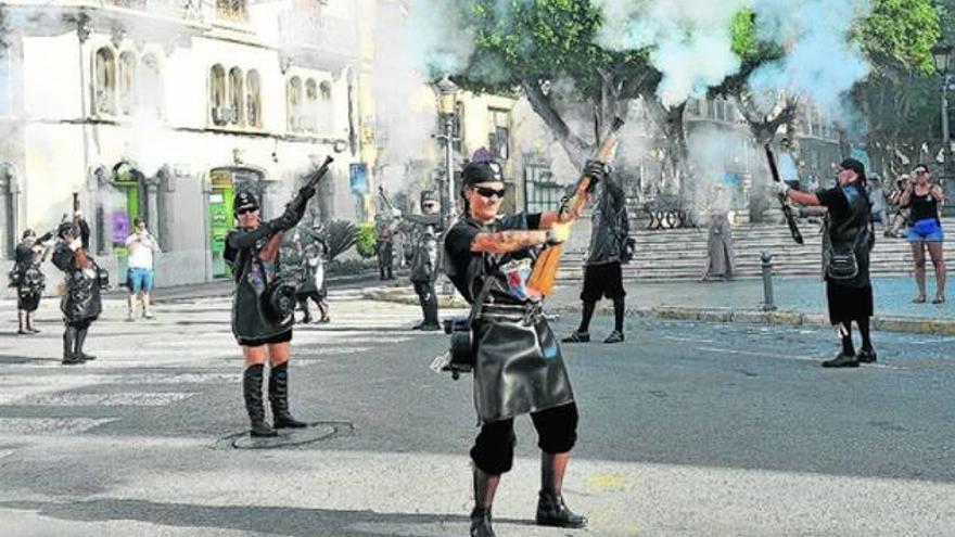 Disparos de arcabucería en los Moros y Cristianos de Elche este mes de agosto.