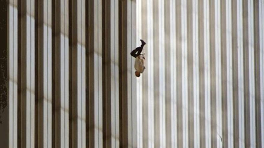 El hombre en el aire: icónica fotografía del 11S