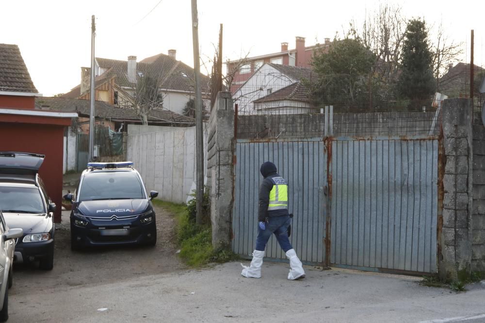 Las pesquisas policiales se trasladaron del lugar donde apareció el cadáver a la casa de la víctima