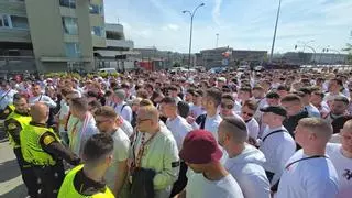 Miles de aficionados llegan a Balaídos para recibir al Celta y al Friburgo