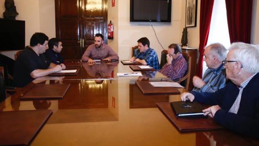 Las tascas dejarán de vender en la calle a partir de las 22 h. tras la Magdalena