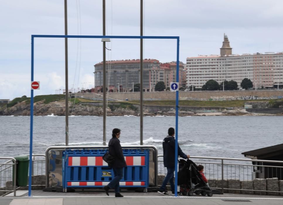 Arcos de control de aforo en playas de A Coruña