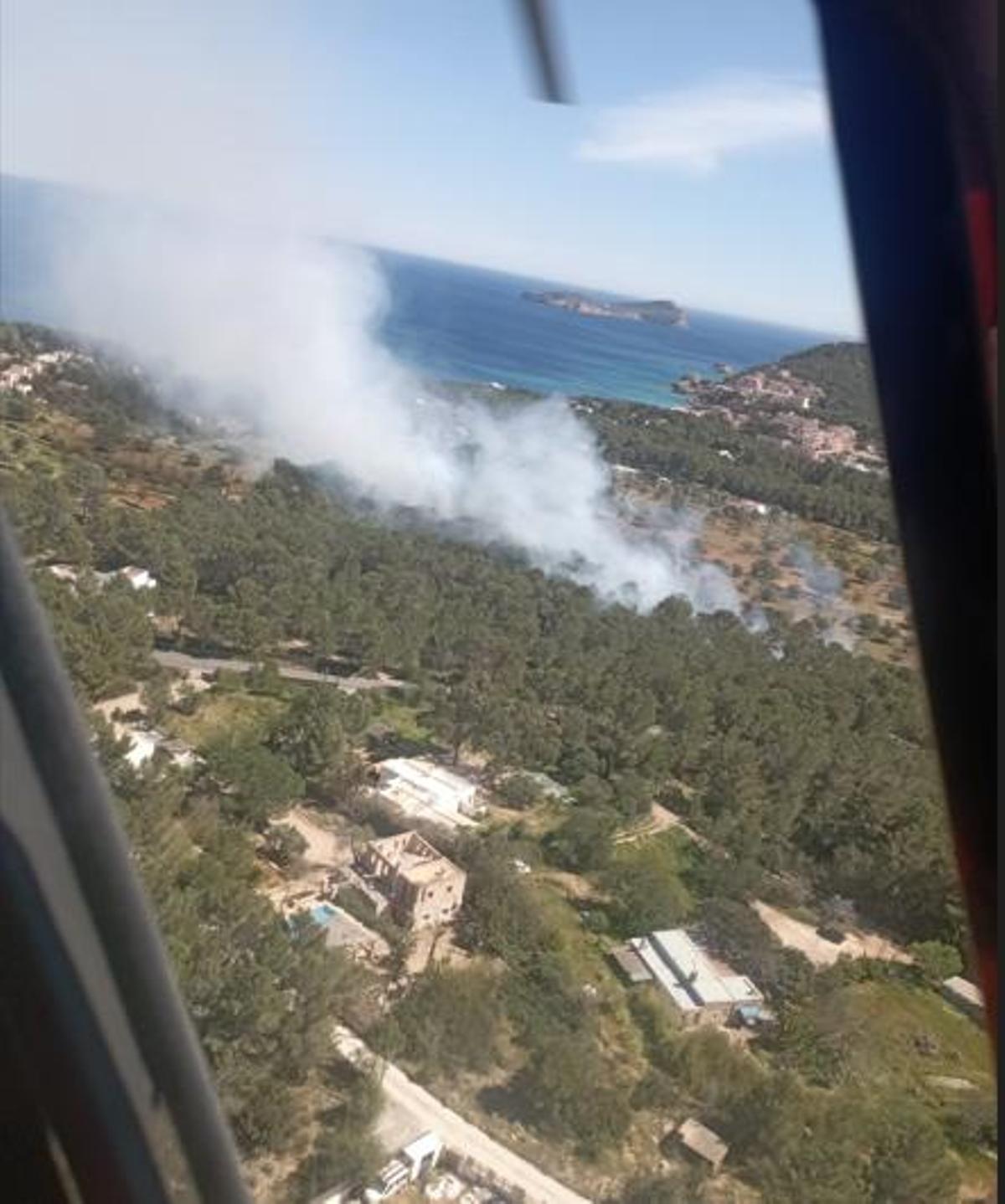 Una foto del incendio desde el helicóptero del Ibanat
