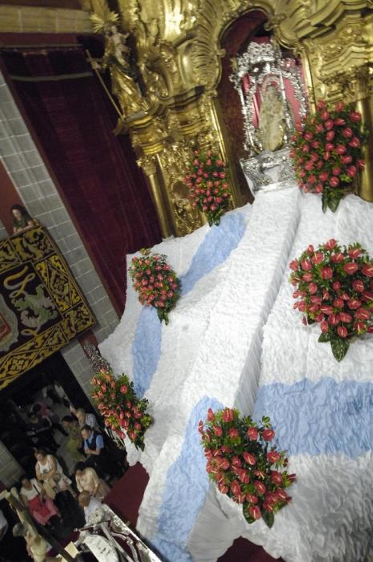 BAJADA DE LA VIRGEN DEL PINO DE SU CAMERIN