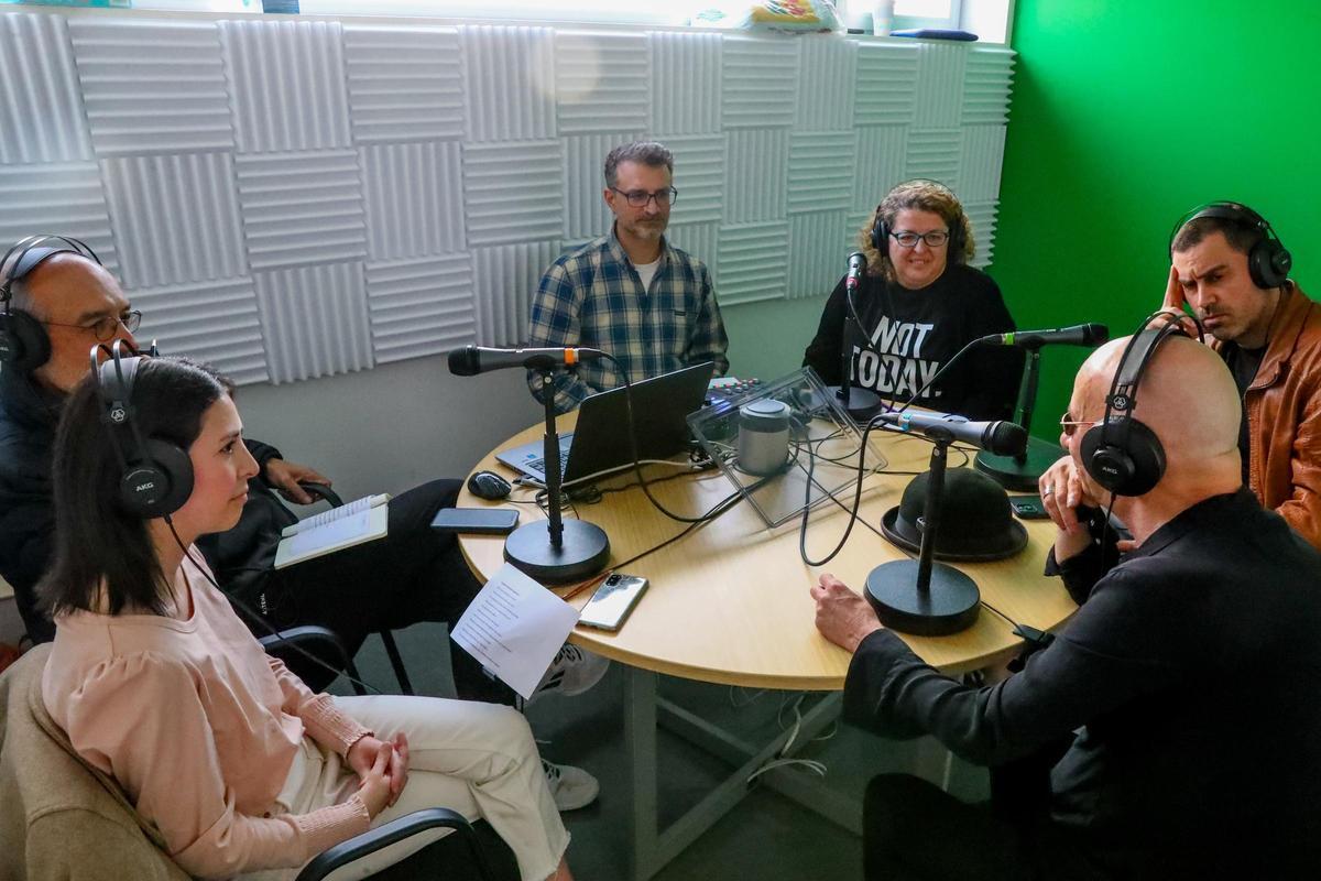 El músico durante la entrevista para la radio de la EOI.