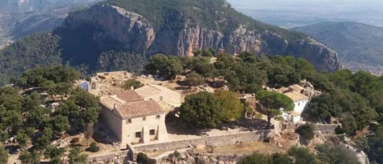 Vista panorámica del conjunto arquitectónico del Castell d’Alaró. |