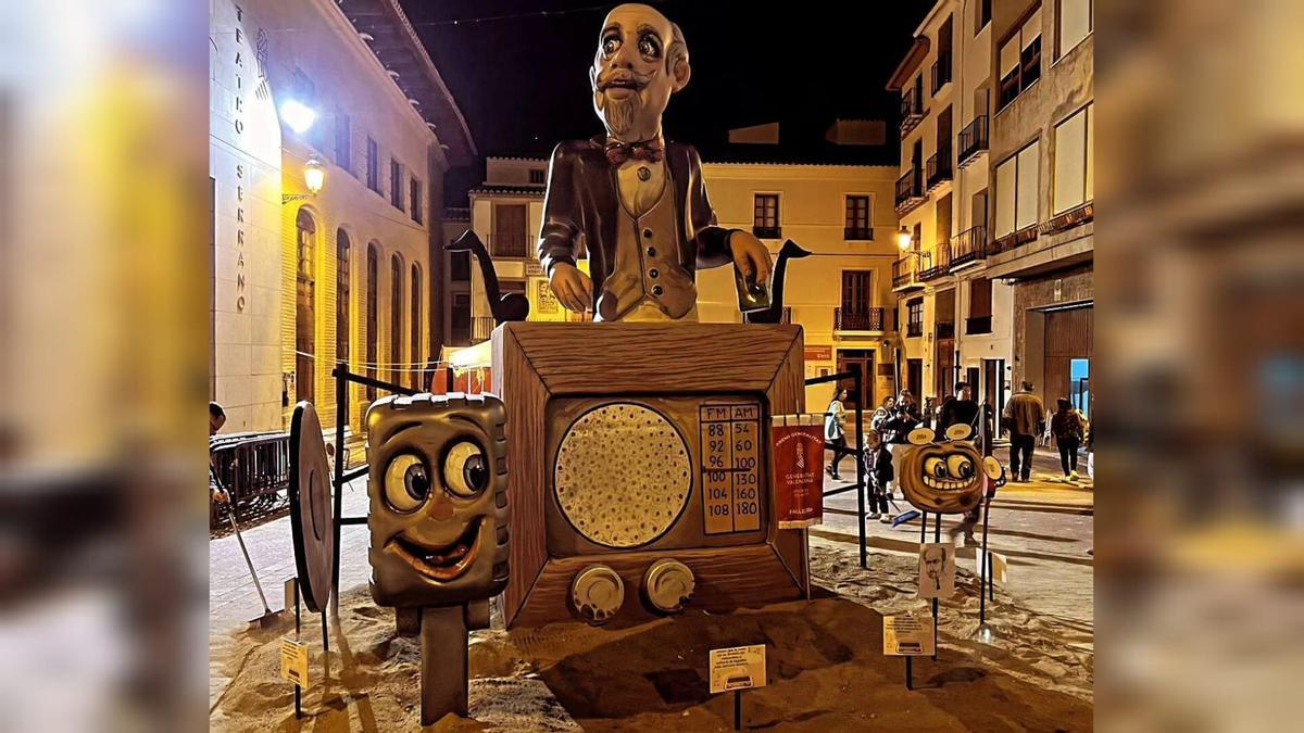 La falla Plaza Almudín de Segorbe dedica este año monumento fallero a Julio Cervera, el segorbino a quien se le atribuye el inventor de la radio.