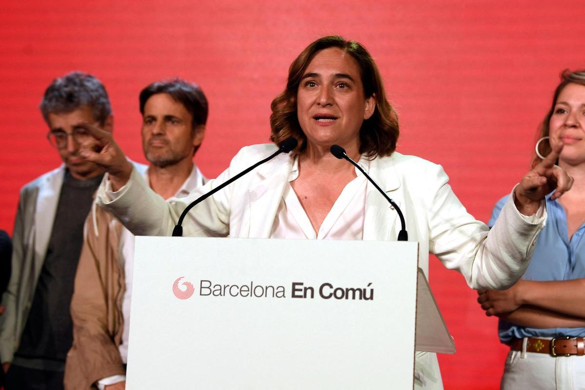 "Gracias, Ada Colau, puedes irte con la cabeza bien alta por el trabajo hecho" "Gracias, Ada Colau, puedes irte con la cabeza bien alta por el trabajo hecho"