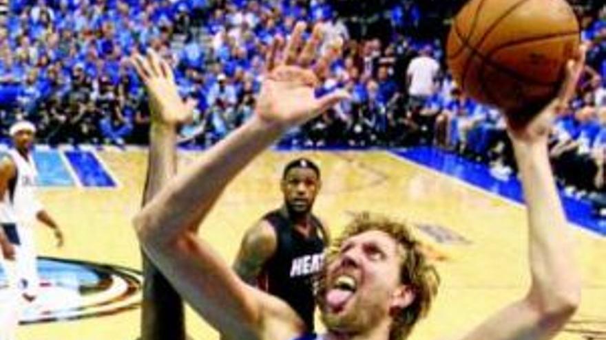 El genio de Nowitzki coloca a Dallas a un paso del anillo