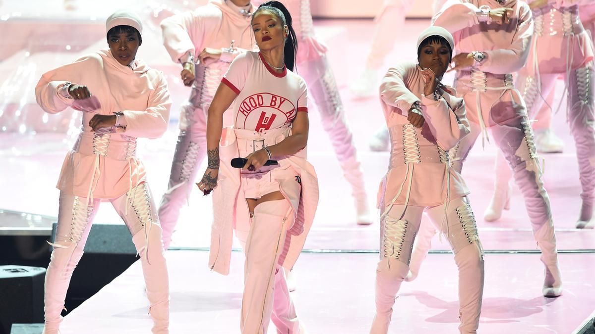 Los looks de Rihanna en los MTV Video Music Awards