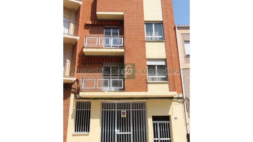 La &quot;casita&quot; de Benavente cuya estrecha fachada engaña: casi 500 metros cuadrados de hogar