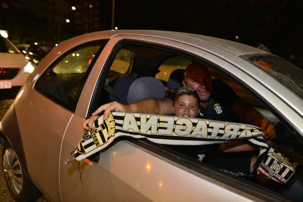 La afición celebra el ascenso del FC Cartagena