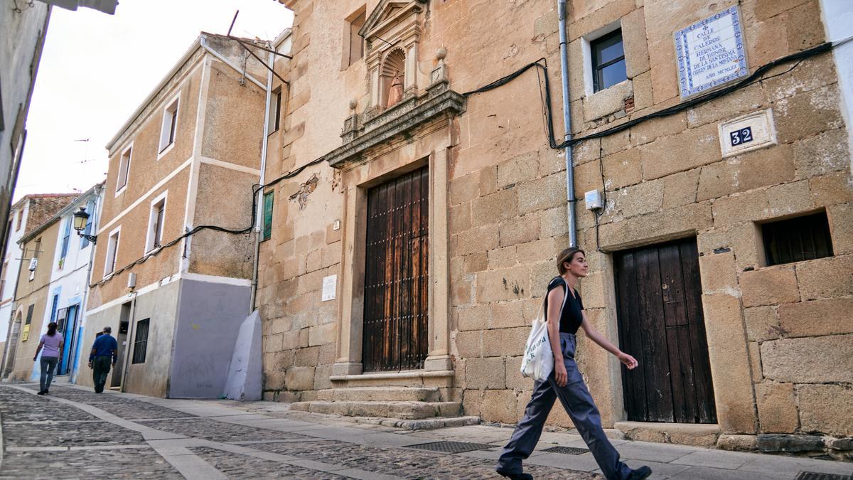 Fachada de la ermita del Vaquero en la calle Caleros.