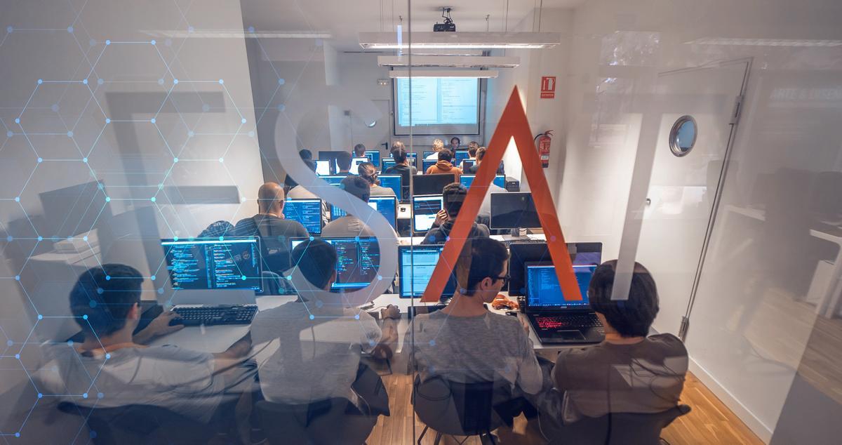 ESAT es academical partner de universidades de alto prestigio digital.