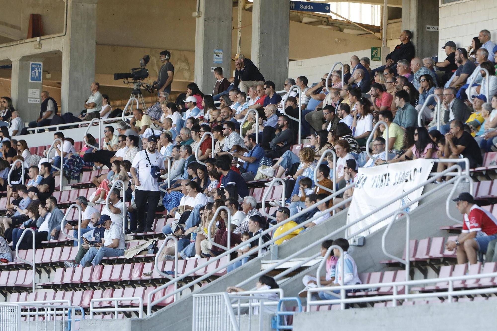 SD Compostela - Zamora CF: búscate en la grada