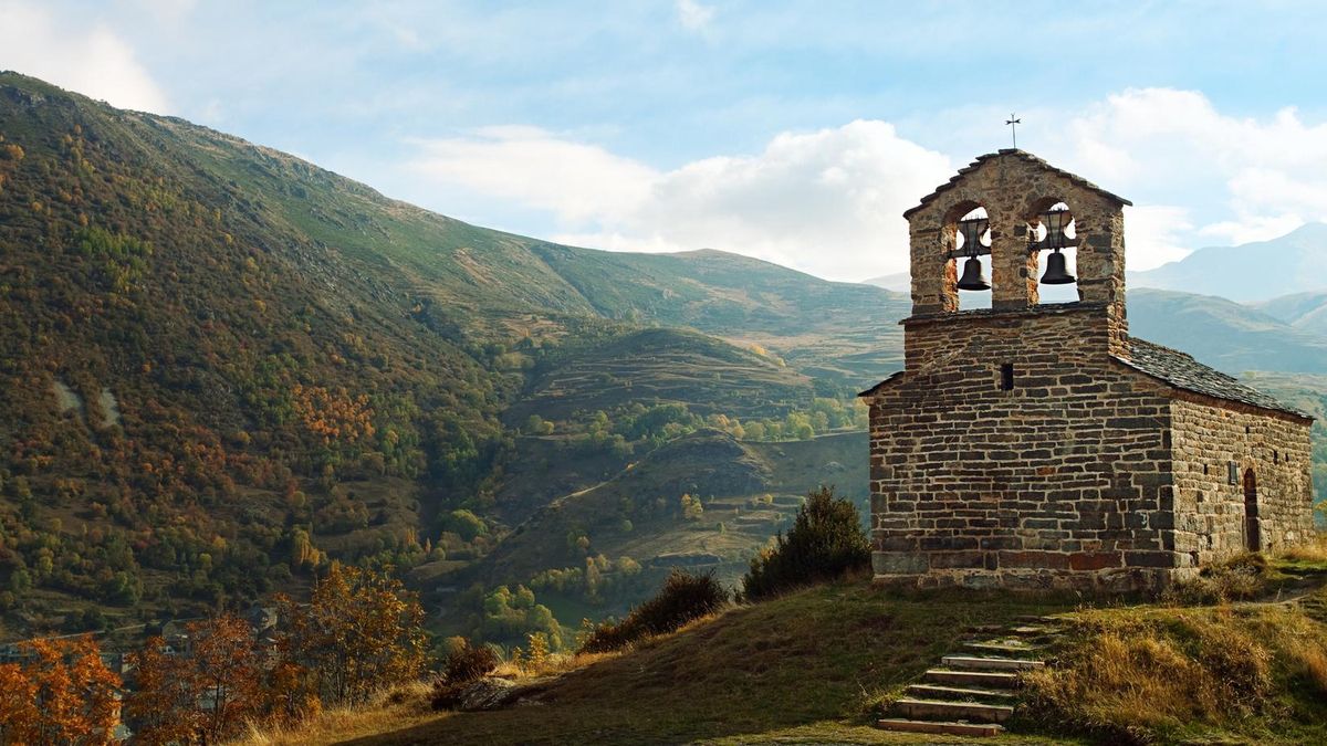 Tiene un casco histórico gótico y calles medievales: así es el pueblo desconocido más bonito de Cataluña