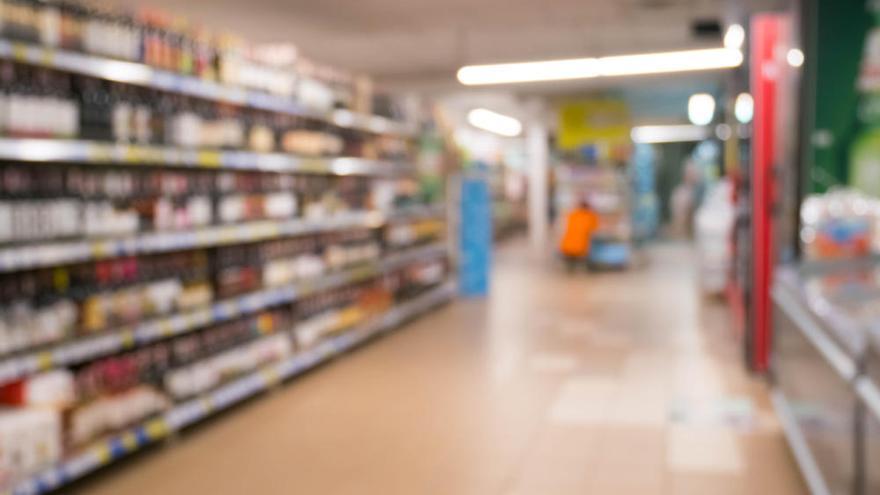 El interior de un supermercado.