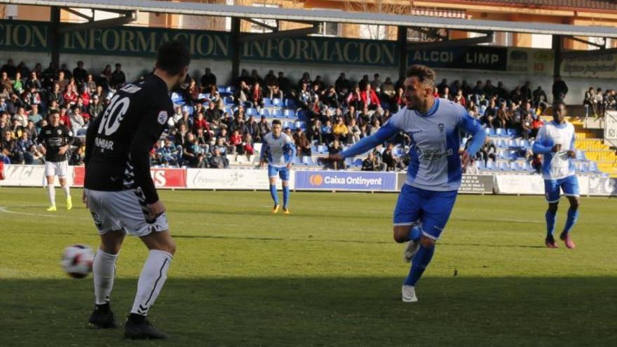 La afición del Alcoyano estalla