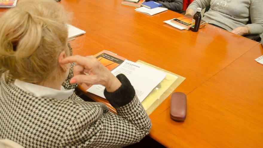 Los miembros de los clubes de lectura de Posada, Lugo y del Centro Penitenciario de Asturias protagonizan el Día de la Poesía en Llanera