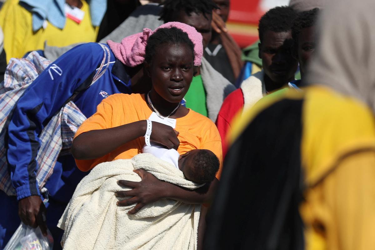 Lampedusa, colapsa tras la llegada de 6.000 inmigrantes en 24 horas