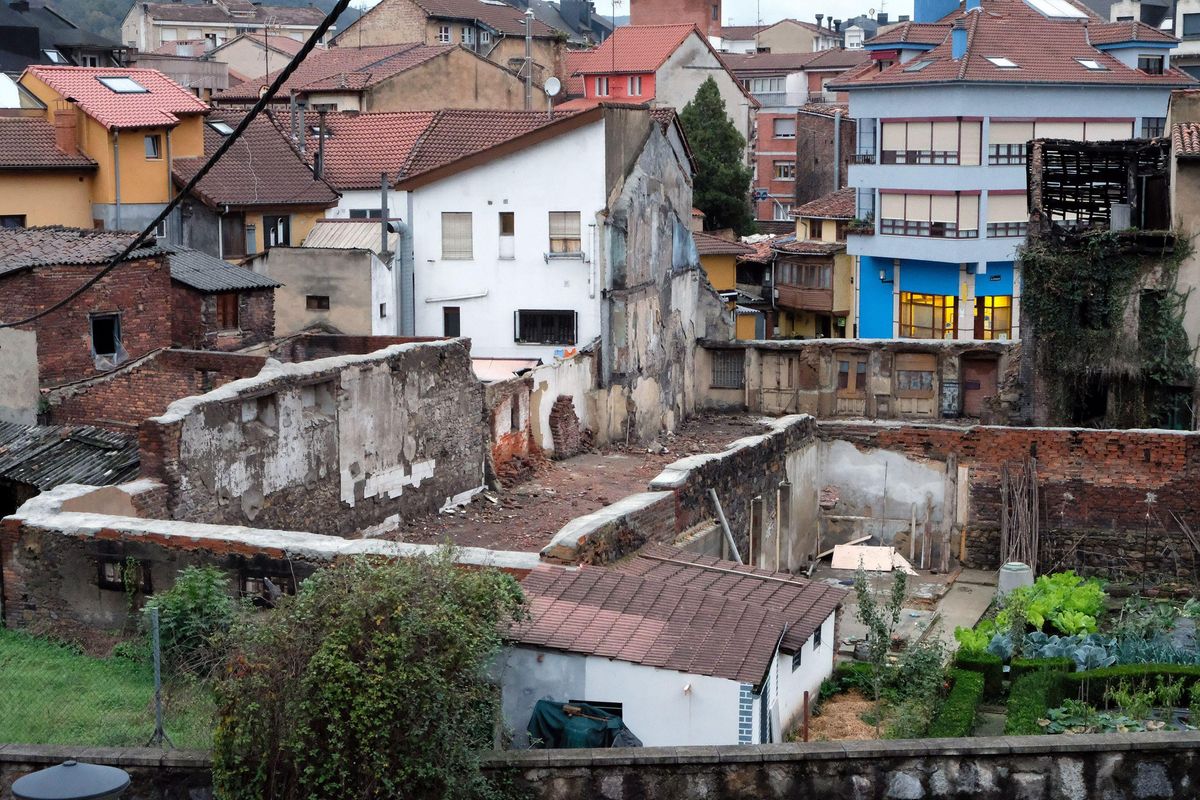 El derribo de Casa Feito en Requejo.