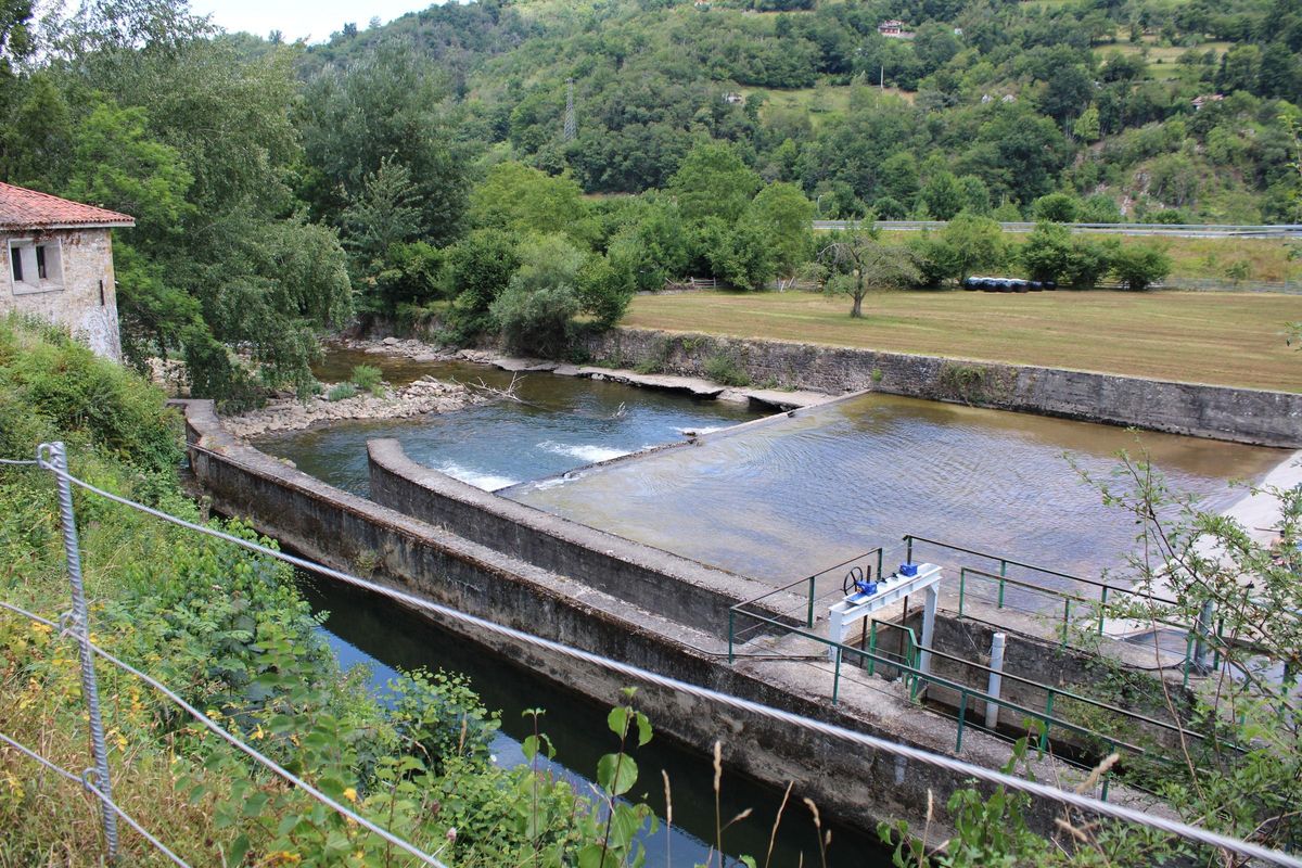La zona donde se capta el agua para el canal de Curuxera, en El Condao (Laviana).