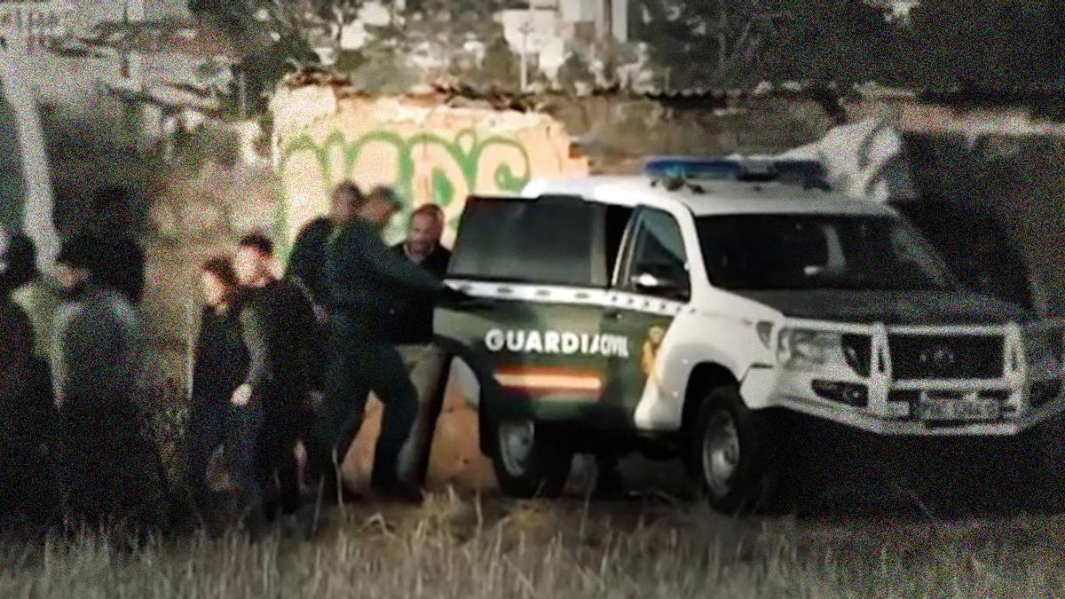 Antonio Caba, tras ser detenido por la Guardia Civil, durante el registro de la finca en la que encontraron el cadáver del empresario.