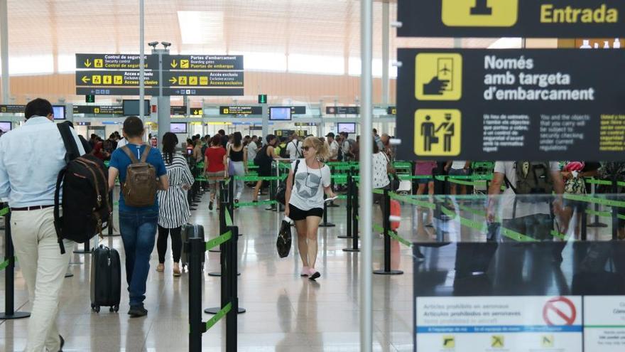 Perllongar la tercera pista, una de les opcions per ampliar l&#039;aeroport del Prat