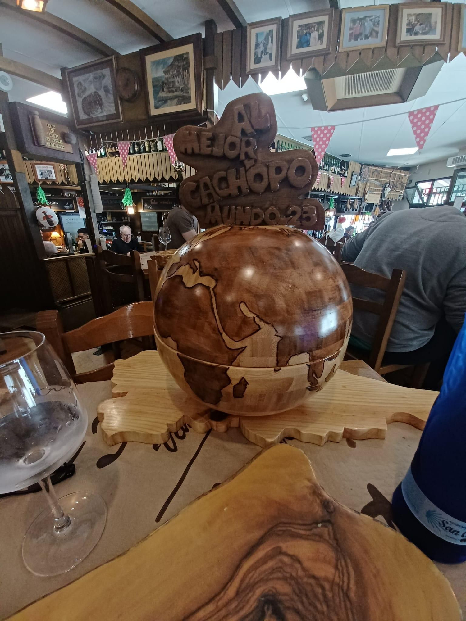 El Mejor Cachopo del Mundo arrasa en Siero: peregrinaje hasta la Pola para comprobar cómo sabe el campeón de 2023