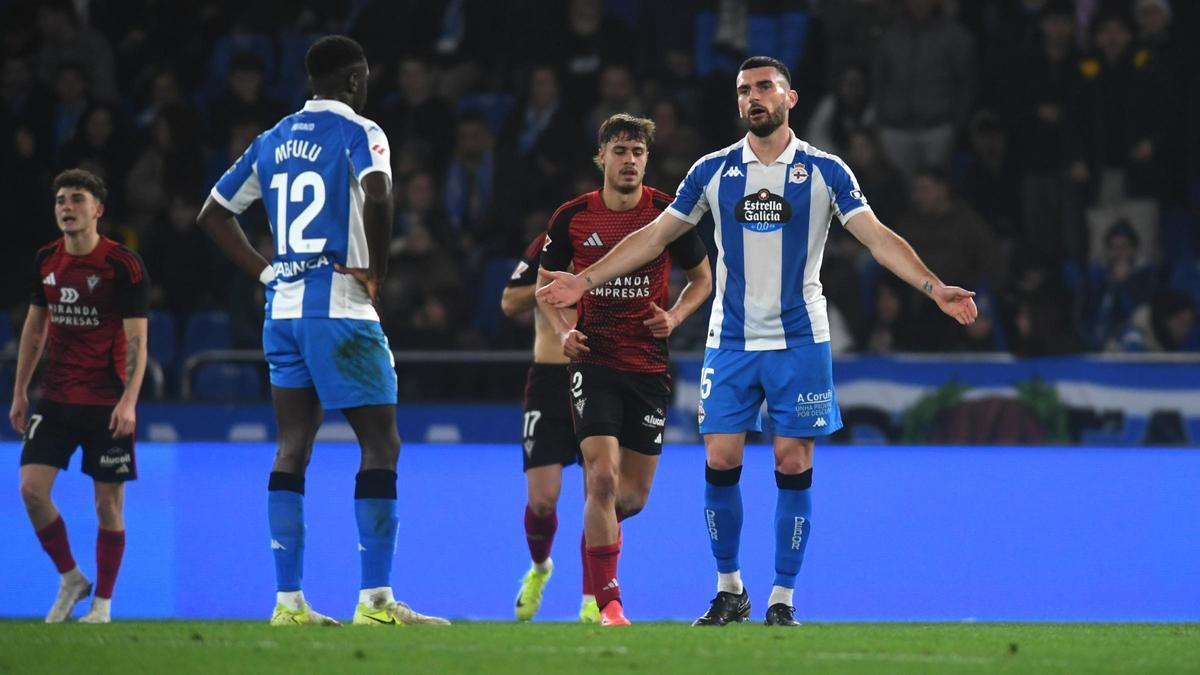 Pablo Vázquez y Mfulu se lamentan ante el Mirandés