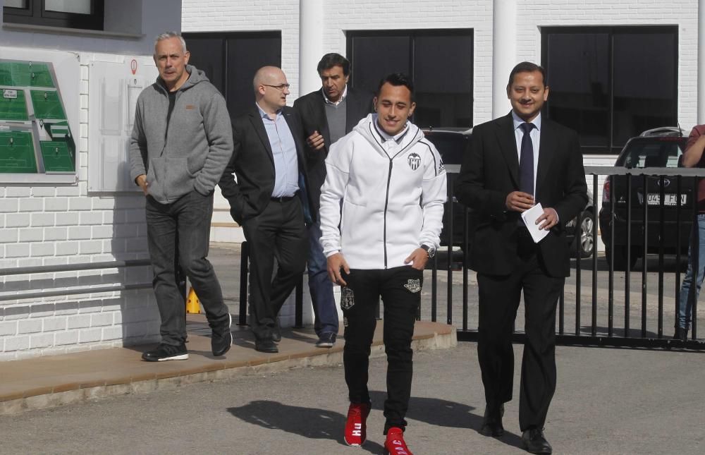 Presentación de Orellana como jugador del Valencia