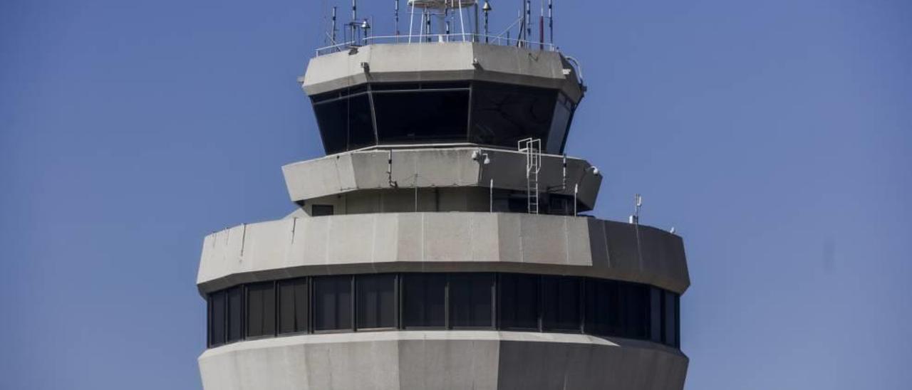 La mayoría de trabajadores implicados en este caso trabajan en la torre de control de Palma, en la imagen.