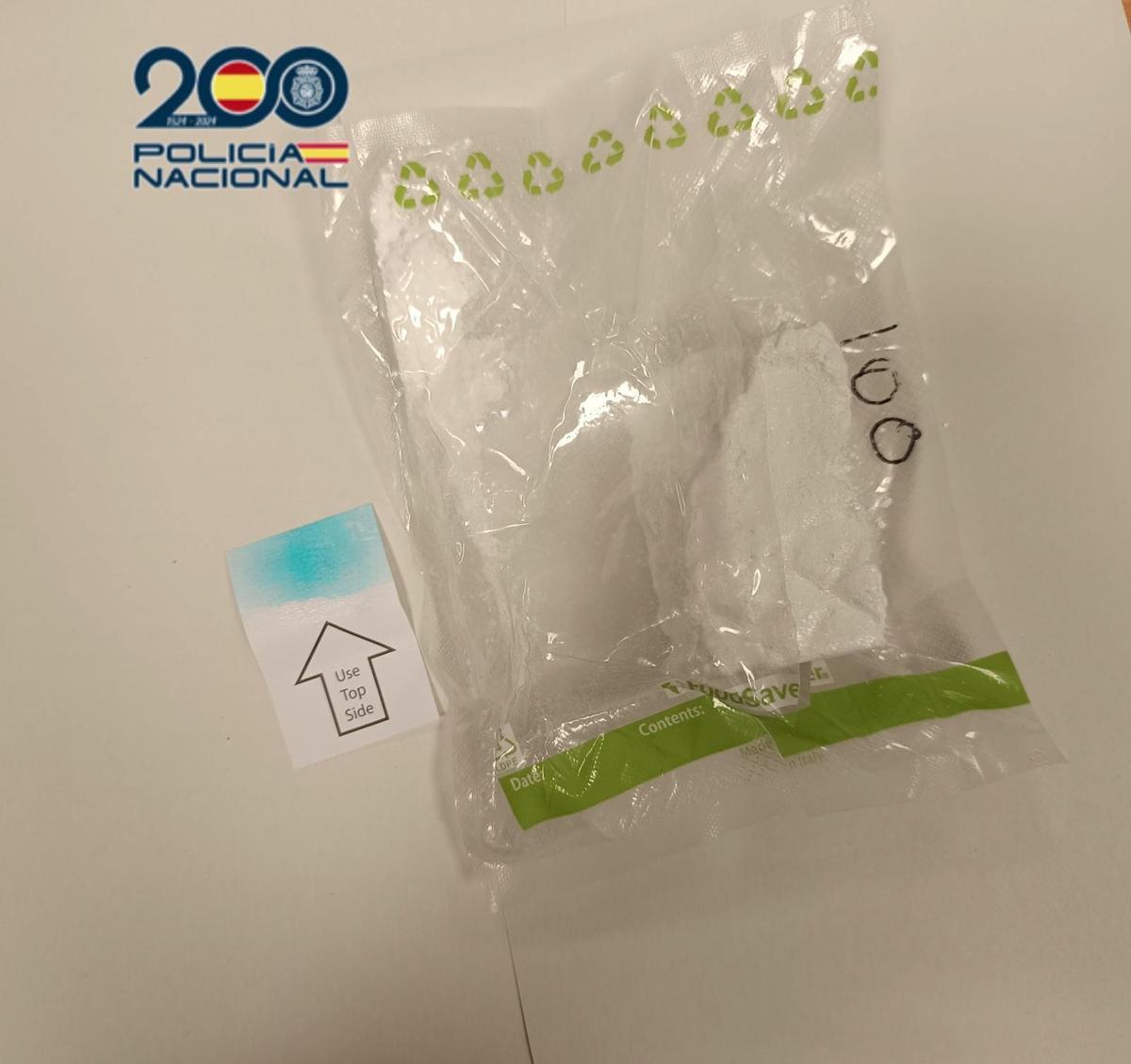 Imagen de recurso de una bolsa con unos 100 gramos de cocaína.