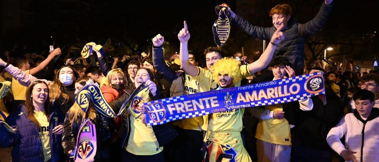 La fiesta por la victoria del Villarreal duró hasta la madrugada.