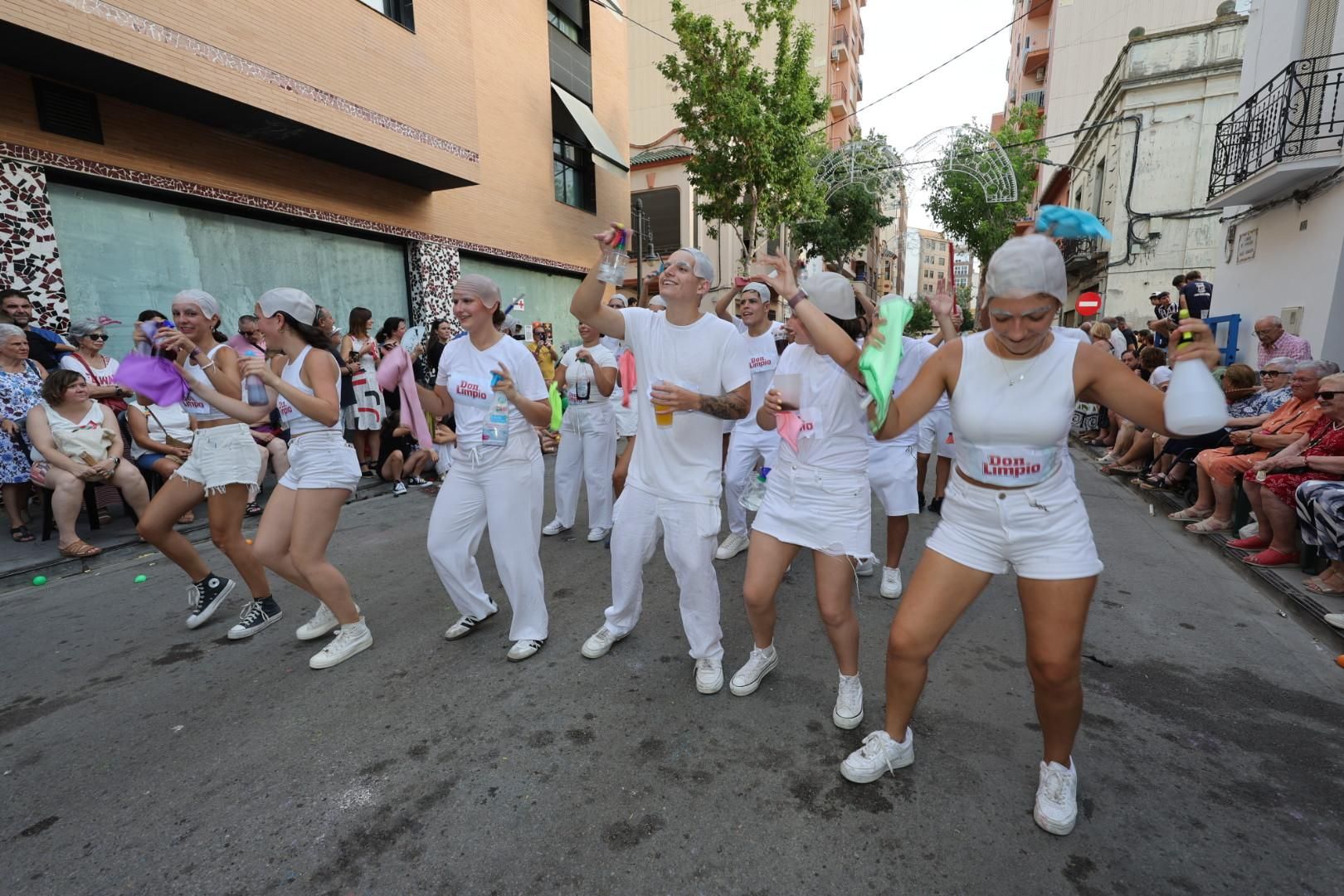 Galería | El Grau disfruta de su desfile de peñas