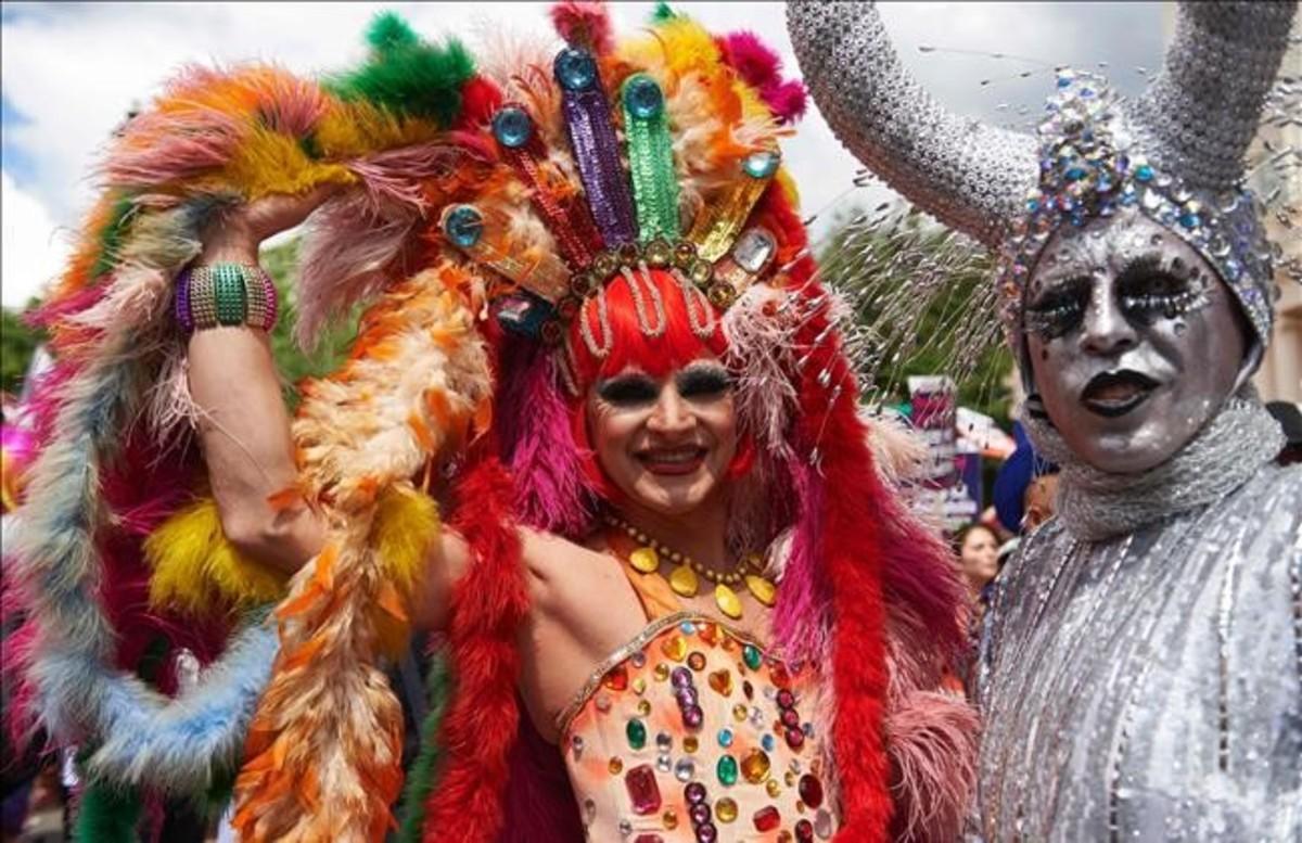 jjubierre34450492 particiapants take part in the annual pride parade in london160625182548