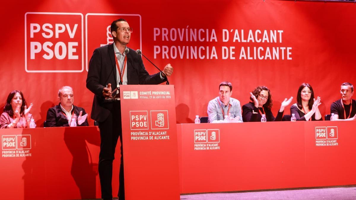 Rubén Alfaro interviene en el encuentro celebrado este miércoles en Villena por los socialistas alicantinos