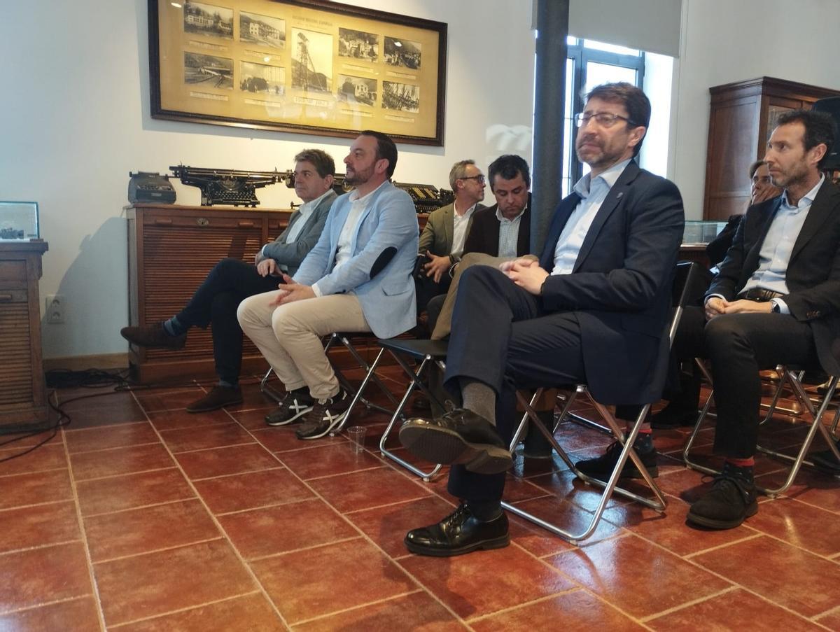 Por la izquierda, José Ramón Martín Ardines, Manuel Ángel Álvarez y Enrique Fernández.