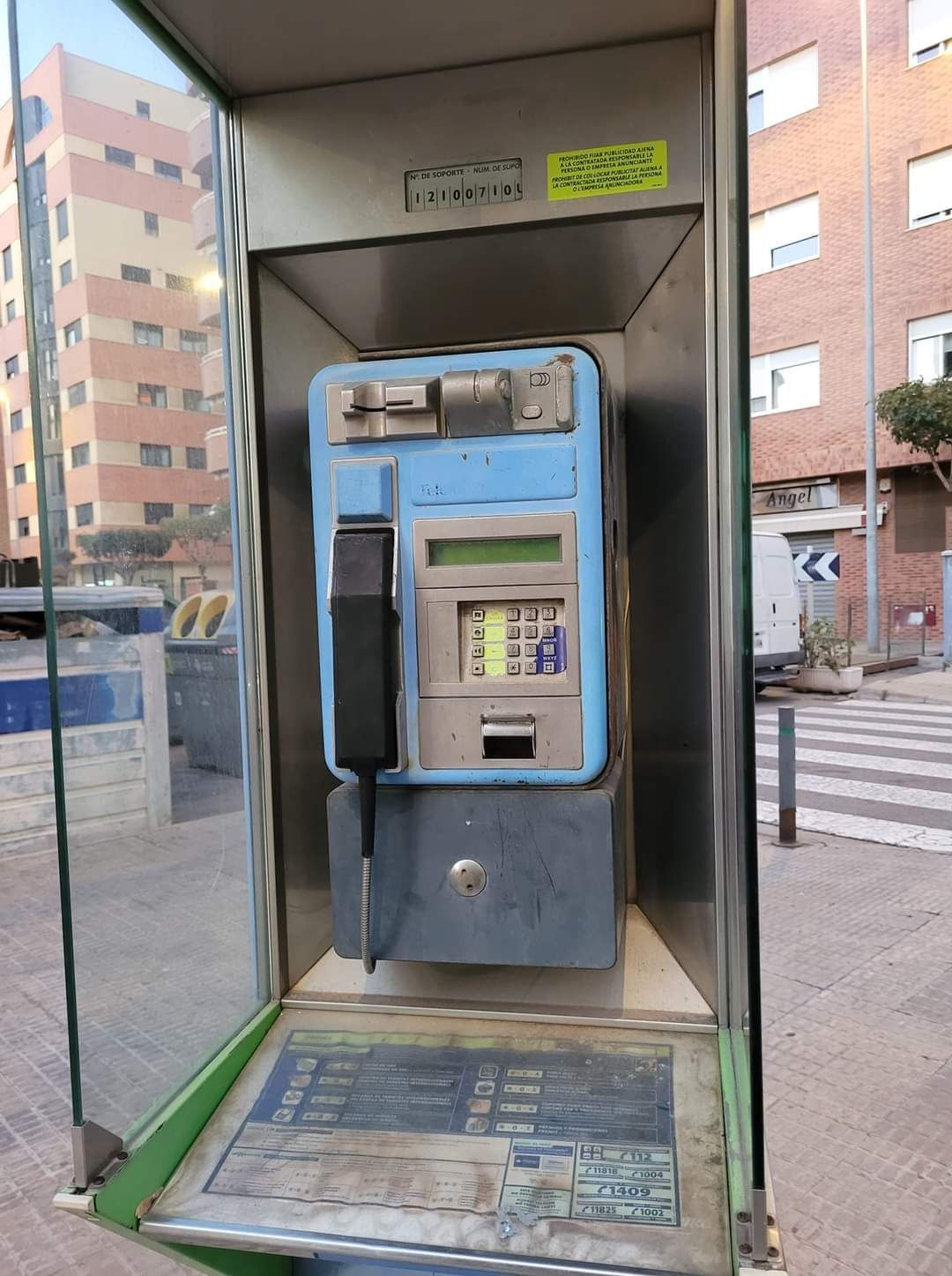 Callé Alicante, esquina Camí la Plana. Fuera de servicio.