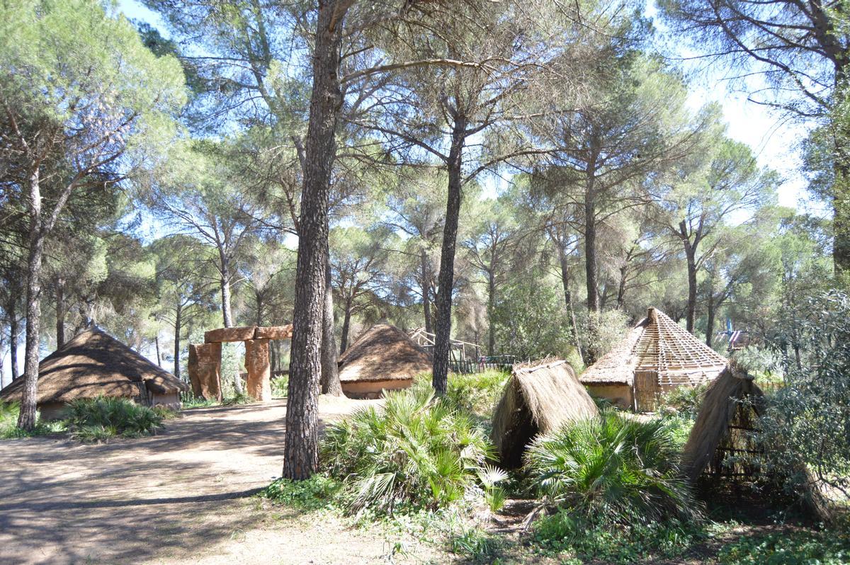 Imagen de la zona de entrada al Parque de la Prehistoria de Posadas.