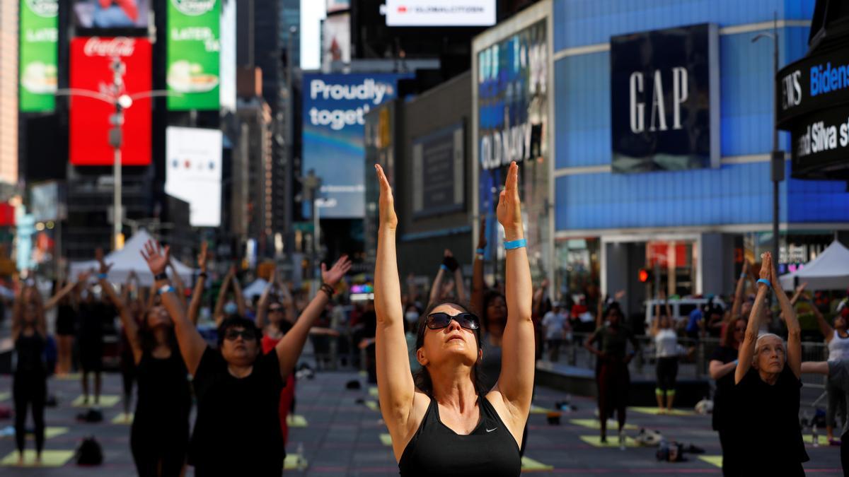 Celebración en la plaza de Times Square de Nueva York del solsticio de verano.