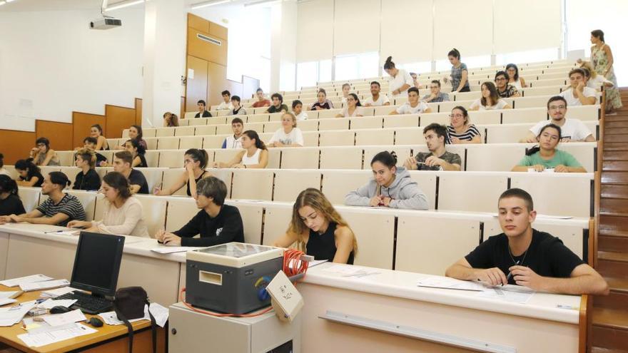 Estudiantes, en la selectividad de este septiembre. // A. Villar