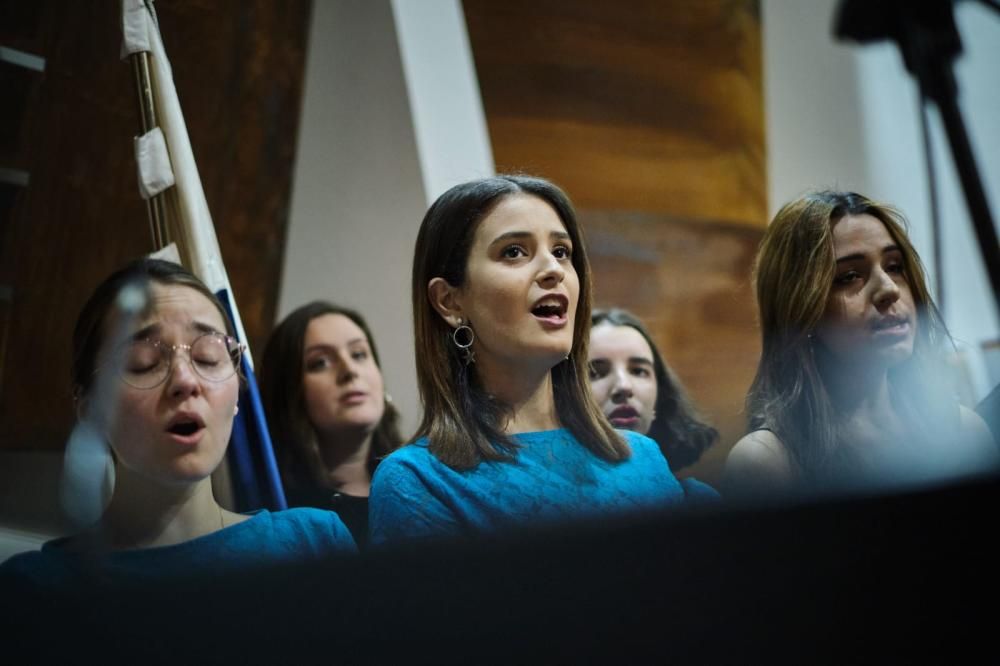 Interpretación del himno de Canarias en Tenerife