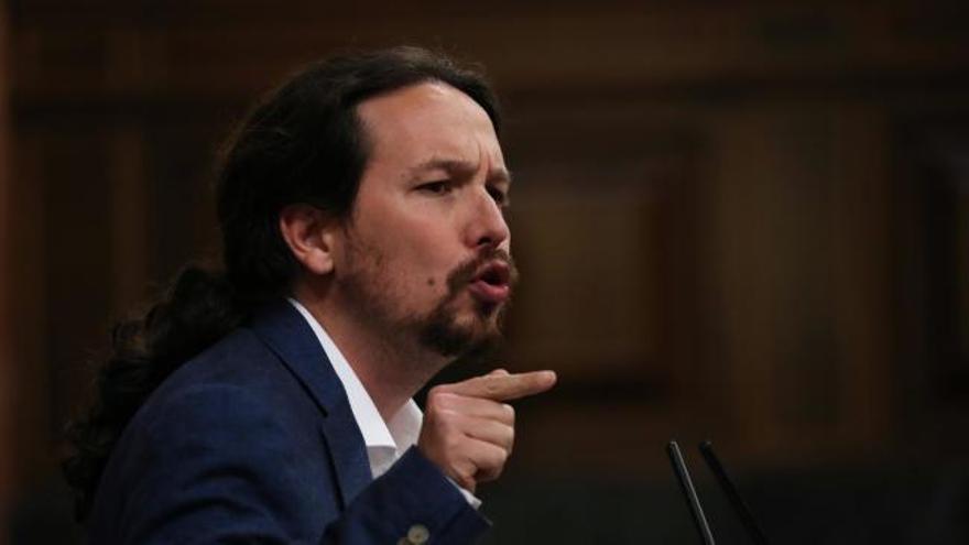 Iglesias: "Es inaceptable que el escaño del presidente del Gobierno esté ocupado por un bolso"