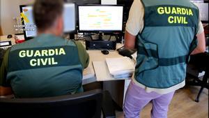 Imagen facilitada por la Guardia Civil de la investigación que ha permitido detener en Madrid y Barcelona a 101 personas por estafa.