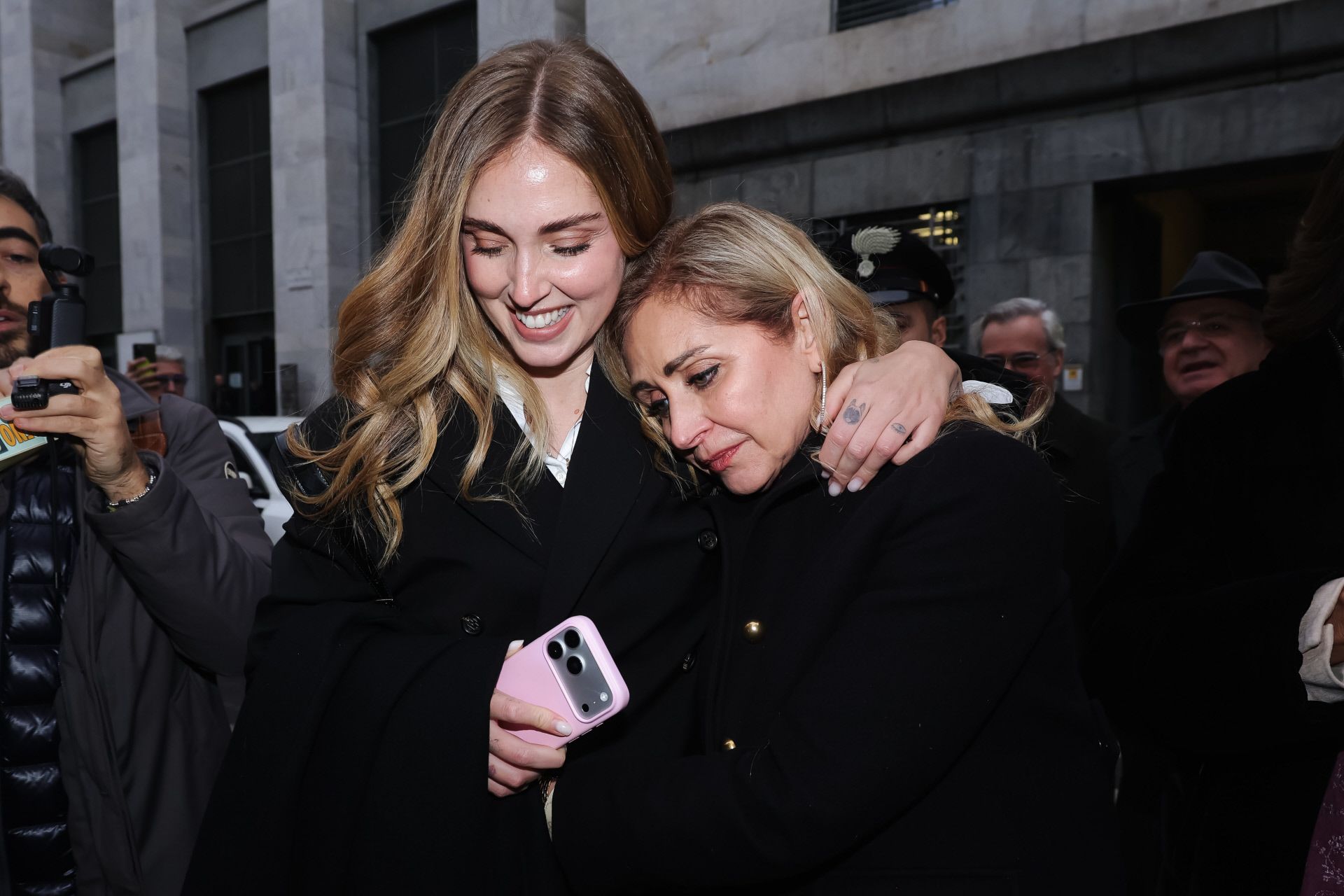 Chiara Ferragni, feliz junto a su madre tras salir absuelta