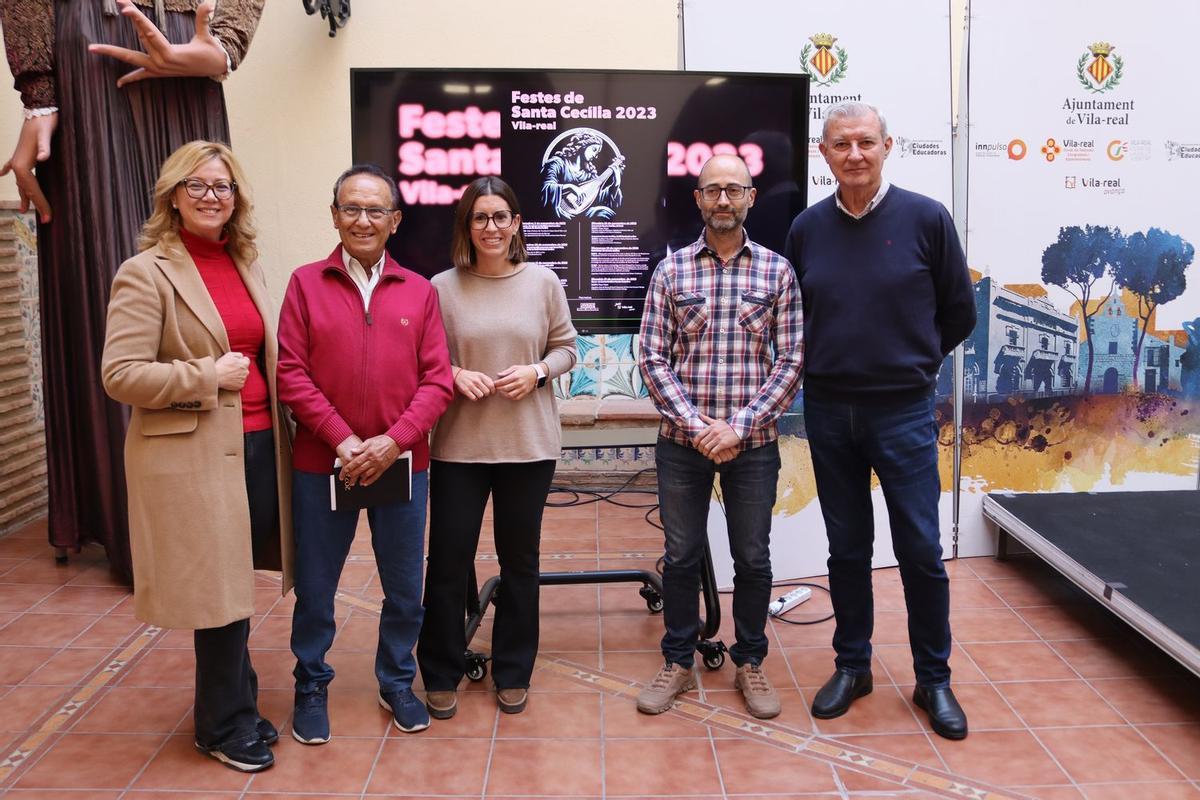 La concejala Samblás, junto a representantes de varias de las entidades musicales de la ciudad, presentó la programación de Santa Cecilia.