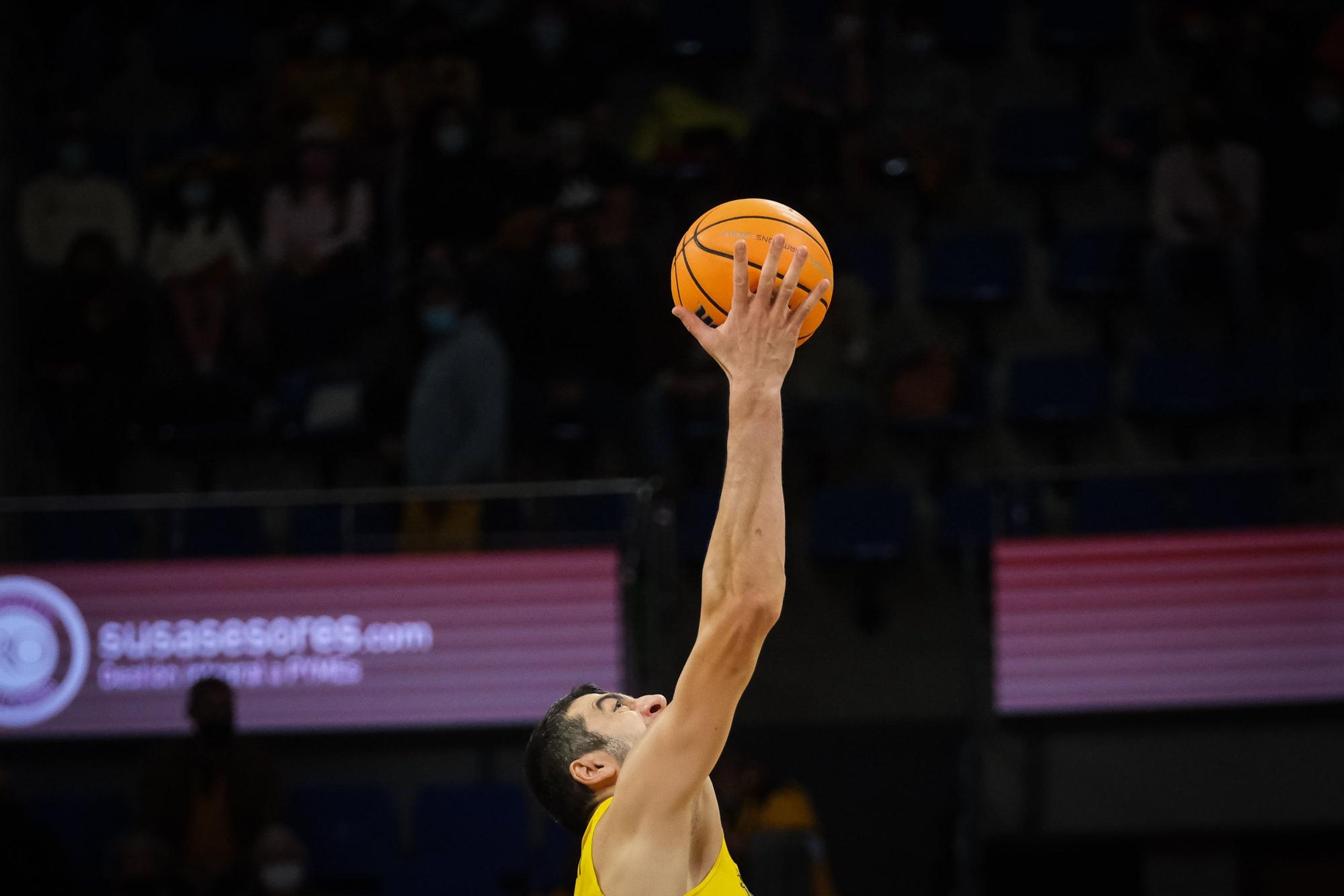 Partido Lenovo Tenerife - MHP Riesen de la Basketball Champions League.