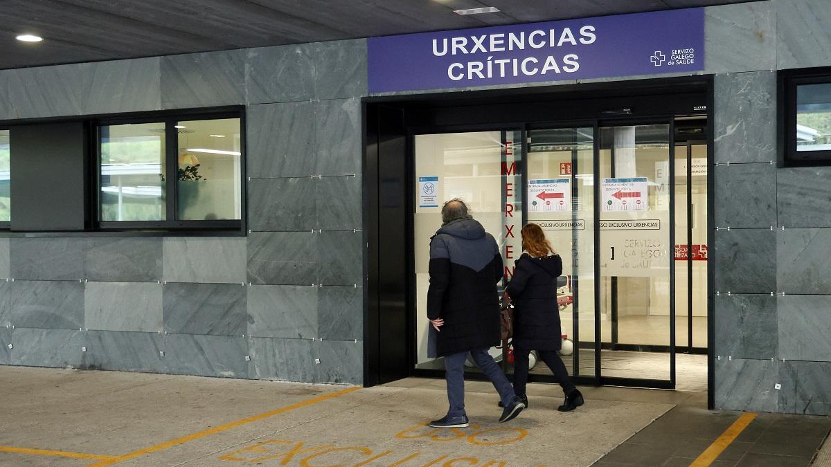 Entrada del Servicio de Urgencias del hospital Álvaro Cunqueiro, donde primero la diagnosticaron un derrame pleural